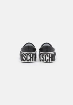 MOSCHINO Slipper - Nero -Bequeme Schuhe 09afee05ab5c4e6bbbf9999175df5f2e