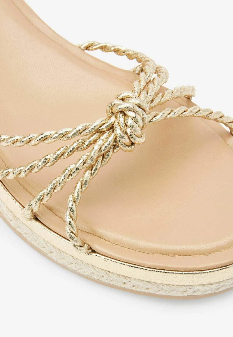 Next FOREVER COMFORT KNOT DETAIL STANDARD - Keilsandalette - Gold 6 Next FOREVER COMFORT KNOT DETAIL STANDARD - Keilsandalette - Gold – Bild 4