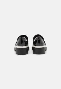 MICHAEL Michael Kors PARKER LUG LOAFER - Slipper - Black/optic White 10 MICHAEL Michael Kors PARKER LUG LOAFER - Slipper - Black/optic White -Bequeme Schuhe 0dd1fc7b283e4238bbc614d2d988f09e