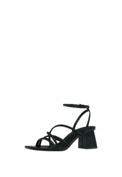 Stradivarius Riemensandalette - Black -Bequeme Schuhe 14ea7543f3254ca8a028ae9f7e18433e