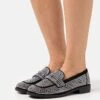Call It Spring VEGAN JAYLIN - Slipper - Black -Bequeme Schuhe 23f4685f044c4123938fdf2553997378