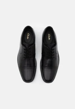 Clarks HOWARD CAP - Schnürer - Black -Bequeme Schuhe 242cff9f9d4348b2b3bcd6164dfd570a