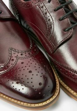 Next CONTRAST BROGUES WIDE FIT - Business-Schnürer - Burgundy Red 12 Next CONTRAST BROGUES WIDE FIT - Business-Schnürer - Burgundy Red -Bequeme Schuhe 25830cfdb12948b583a994e6c4160487