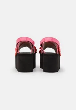 MOSCHINO Plateausandalette - Fantasy Color -Bequeme Schuhe 29f35a5b0ccb45c6ab7ac1e7ee90fbdf