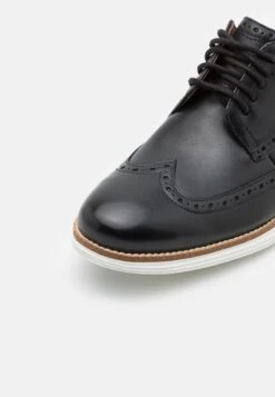 Cole Haan ORIGINALGRAND WINGTIP OXFORD - Sportlicher Schnürer - Black/white -Bequeme Schuhe 3dce338d3d1f42d58be86539a47193be