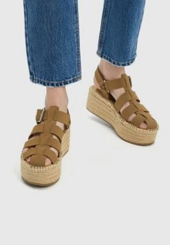 PULL & BEAR CAGE - Keilsandalette - Brown
