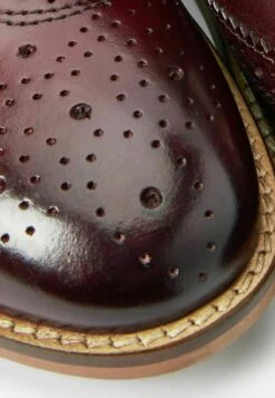 Next CONTRAST BROGUES WIDE FIT - Business-Schnürer - Burgundy Red 13 Next CONTRAST BROGUES WIDE FIT - Business-Schnürer - Burgundy Red -Bequeme Schuhe 59f101e2b58840b79c6393bf8ccfe550