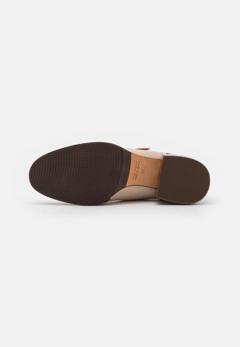 Chie Mihara SISSI - Slipper - Saab Milli/duque Sand 8 Chie Mihara SISSI - Slipper - Saab Milli/duque Sand – Bild 6