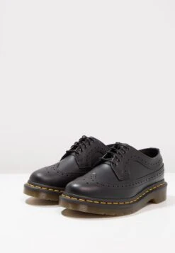 Dr. Martens 3989 WINGCAP BROGUE - Schnürer - Black 10 Dr. Martens 3989 WINGCAP BROGUE - Schnürer - Black -Bequeme Schuhe 6128c4e6dee147d6a2c906292ff4605d