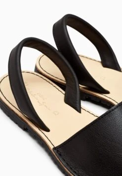 Next BEACH - Riemensandalette - Black -Bequeme Schuhe 642a4d70fe444c02b1ffc65fe49ca9b2