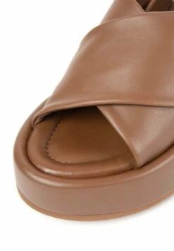 BASIMA - Plateausandalette - Cuoio -Bequeme Schuhe 64f5bcd820884bdfa6b1511c15ded7e3