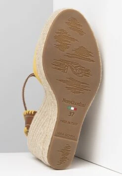 NeroGiardini Keilsandalette - Yellow -Bequeme Schuhe 6e8a3ea7ac0b4e389862d3c8960ff91a