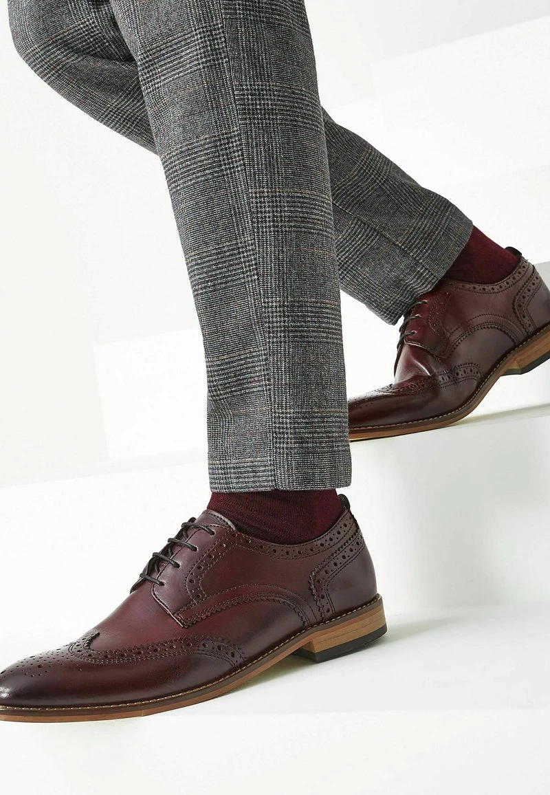 Next CONTRAST BROGUES WIDE FIT - Business-Schnürer - Burgundy Red 3 Next CONTRAST BROGUES WIDE FIT - Business-Schnürer - Burgundy Red