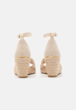 Tamaris Keilsandalette - Camel -Bequeme Schuhe 8a0a2b697f4b40489c31f6caa0436c27