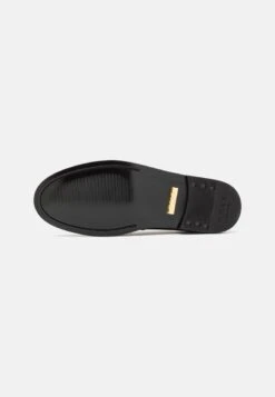 RHEA PENNY LOAFER - Slipper - Black 12 RHEA PENNY LOAFER - Slipper - Black -Bequeme Schuhe 910e35bd72024866aa3137ec341843fd
