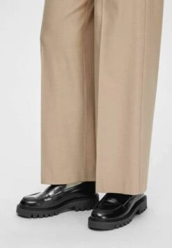 Selected Femme CHUNKY - Slipper - Black 13 Selected Femme CHUNKY - Slipper - Black -Bequeme Schuhe 91b3402a585347278bf8ce3b57ebb000 1