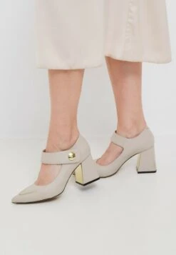 High Heel Pumps - Beige