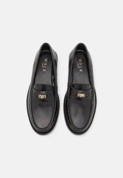 RHEA PENNY LOAFER - Slipper - Black 13 RHEA PENNY LOAFER - Slipper - Black -Bequeme Schuhe 980d7c551a524566b28ac41b40c3871f
