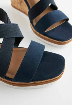 Next FOREVER COMFORT ELASTIC CROSS-OVER - Keilsandalette - Navy Blue -Bequeme Schuhe a4efb7dc29144fada31c36220251f791