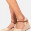 BLAKELY WITH CLOSE TOE - Keilpumps - Beige 1 BLAKELY WITH CLOSE TOE - Keilpumps - Beige -Bequeme Schuhe a51fd59e10a54aee8b5801730bd41568