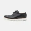 Cole Haan ORIGINALGRAND WINGTIP OXFORD - Sportlicher Schnürer - Black/white -Bequeme Schuhe b320a1c7877a4887b9a5052d4659bf20