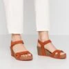 Panama Jack JULIA BASICS - Plateausandalette - Rostbraun 2 Panama Jack JULIA BASICS - Plateausandalette - Rostbraun -Bequeme Schuhe bceb38ac29c040eb854f74042b0e6c52