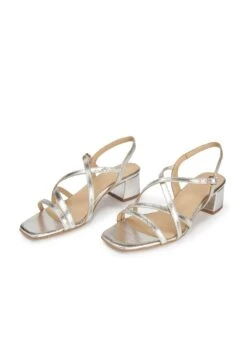 CALIFORNIA - Riemensandalette - Silver -Bequeme Schuhe c582f8ea02484c0a8c7501a4d8b160a0