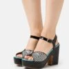 Chie Mihara DEDE - High Heel Sandalette - Volvo Blue/saab/saab Blue/ford -Bequeme Schuhe caf70588fc9442a9a2d76eae36a8f96f