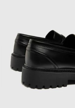 PULL & BEAR Slipper - Black 11 PULL & BEAR Slipper - Black -Bequeme Schuhe cd94d5721a5e45939d1b6b6ff5032e2b