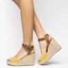 NeroGiardini Keilsandalette - Yellow -Bequeme Schuhe cfb6193a700e47049ea64b21c6843cb3