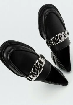 Stradivarius MIT KETTE - Mokassin - Black -Bequeme Schuhe d138d1f6f7e94191902c7f701aa5633f