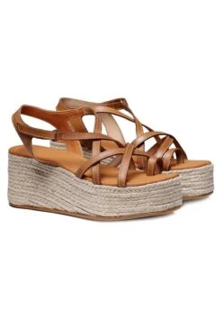 Toni Pons CLAUDIA - Zehentrenner - Camel -Bequeme Schuhe df7ecb0885474e628ddbd8df458245b5