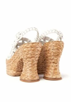 PRUE - Plateausandalette - White -Bequeme Schuhe df9266a502a14480bbb2f9e9631441ac