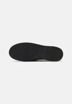 Calvin Klein HYBRID - Slipper - Triple Black -Bequeme Schuhe e1e85f463cbe43bfb62be2232378be93