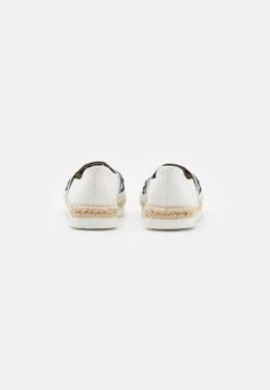 MICHAEL Michael Kors VICKY - Espadrille - Optic White 11 MICHAEL Michael Kors VICKY - Espadrille - Optic White -Bequeme Schuhe e89cc81b80a444fb97f44b50d98ce178