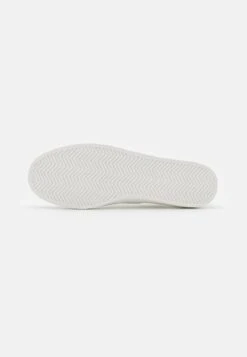 CARA - Slipper - White -Bequeme Schuhe fe985eb87a394597bc665d13babae878